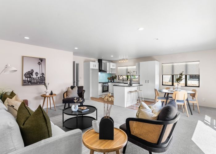  at 4 Awaroa Road, Sunnyvale, Auckland