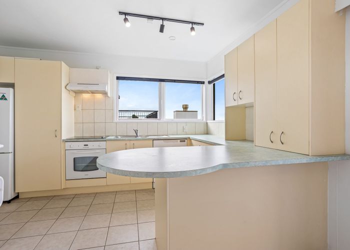  at 102 Knights Road, Rothesay Bay, Auckland