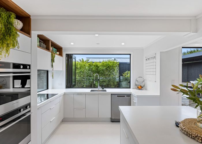  at 2/9 Tainui Street, Torbay, North Shore City, Auckland