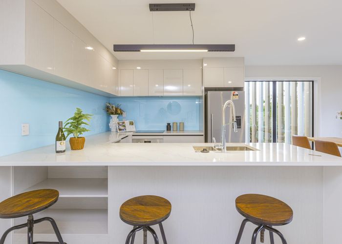  at 2/14 Tomuri Place, Mount Wellington, Auckland City, Auckland