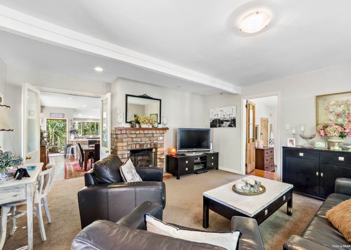  at 8 Westbourne Road, Murrays Bay, Auckland