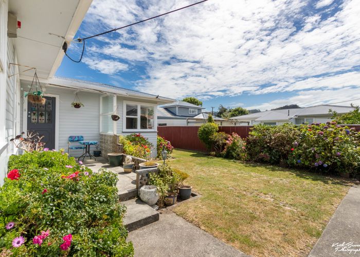  at 33 Garden Road, Avalon, Lower Hutt