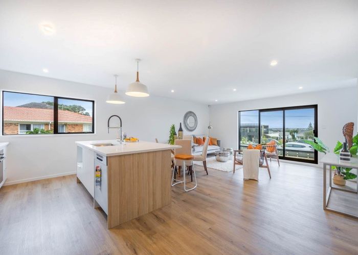  at 4/5 Marsh Avenue, Forrest Hill, North Shore City, Auckland
