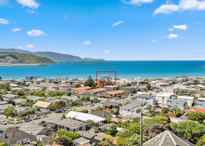  at 5/102 Lyall Parade, Lyall Bay, Wellington