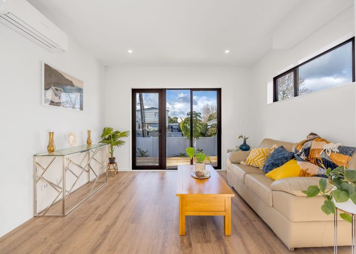  at 1/91 Beach Road, Te Atatū Peninsula, Auckland