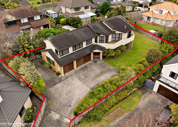  at 8 Chiania Place, Somerville, Manukau City, Auckland