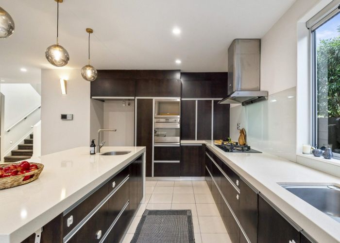  at 14 Ilam Lane, Fairview Heights, Auckland