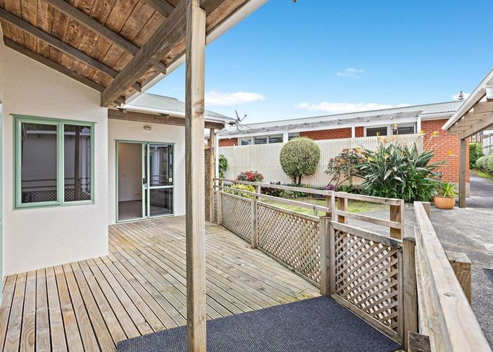  at 17B  Helvetia Drive, Browns Bay, North Shore City, Auckland
