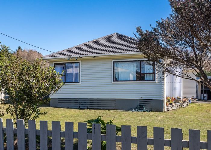  at 3 Hanson Grove, Stokes Valley, Lower Hutt