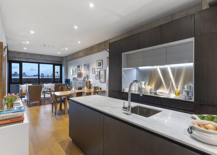  at 402/5 Hohipere Street, Grafton, Auckland