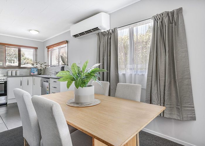  at 2/42 Graham Street, Hamilton East, Hamilton
