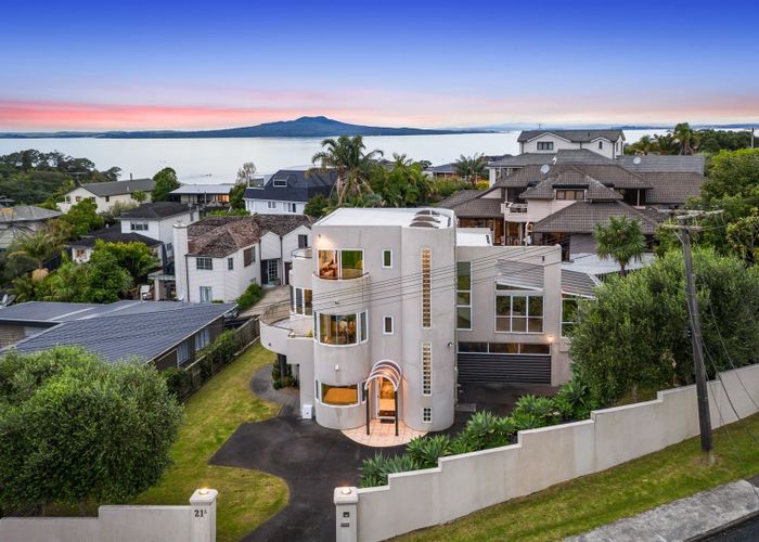  at 2/21 Eastcliffe Road, Castor Bay, Auckland