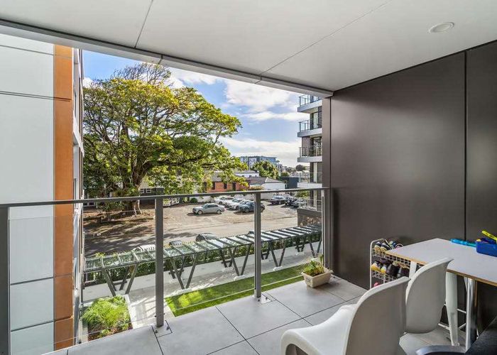  at 208/10 Lion Place, Epsom, Auckland