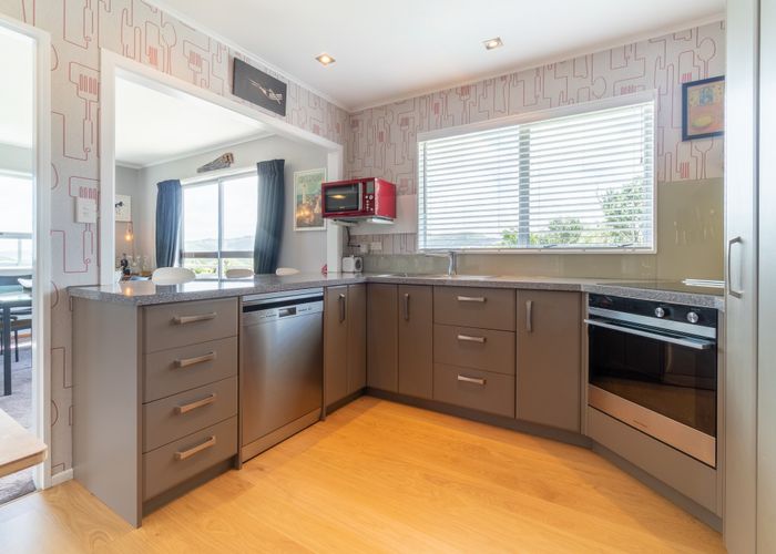  at 5 Hillview Crescent, Paparangi, Wellington