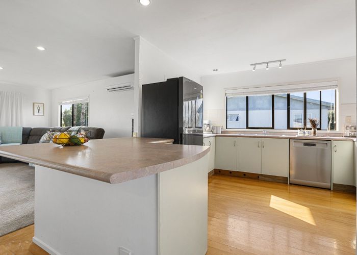  at 2 Litchfield Place, Clarks Beach, Clarks Beach