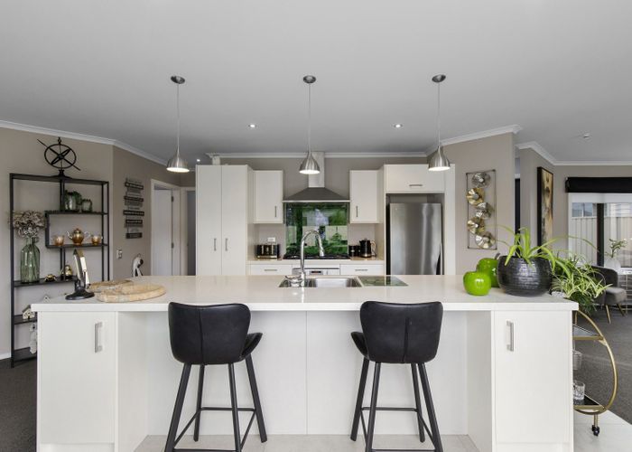  at 5 Vernon Grove, Brown Owl, Upper Hutt