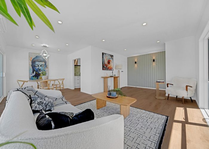  at 9 Colmar Road, Mellons Bay, Manukau City, Auckland