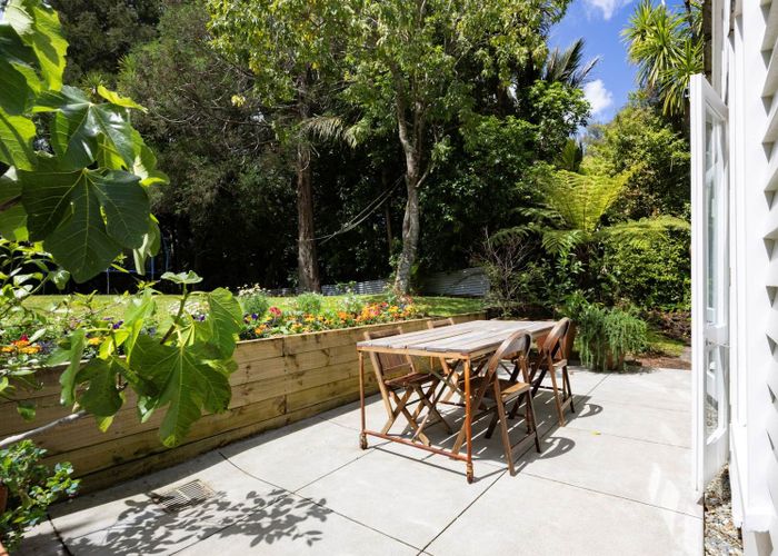  at 121 Woodlands Park Road, Titirangi, Waitakere City, Auckland