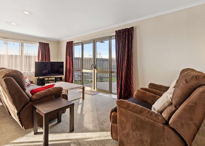  at 24 Finchley Place, Hamilton East, Hamilton