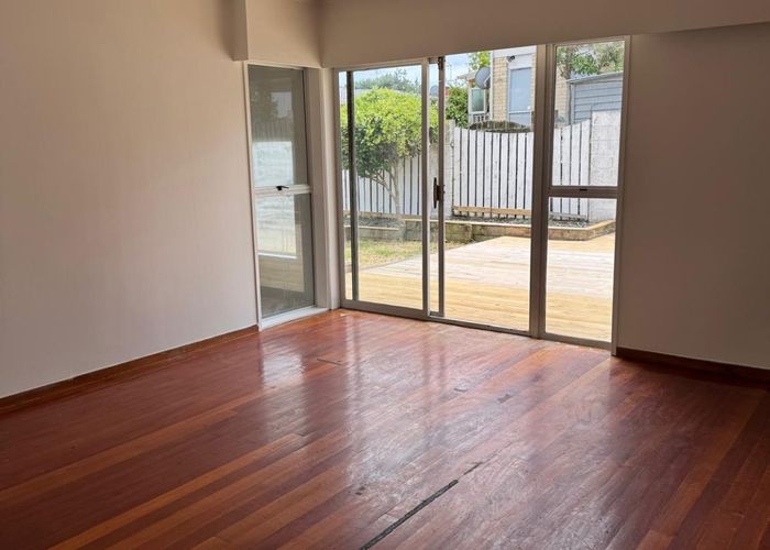  at 2/14 Ballater Pl, Highland Park, Manukau City, Auckland