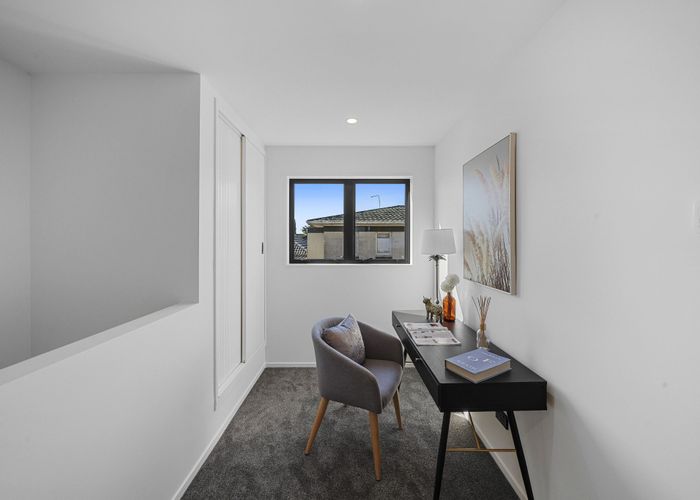  at 32 Bradbury Road, Botany Downs, Manukau City, Auckland