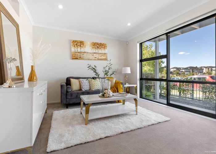  at 8 Riviera Drive, Flat Bush, Auckland