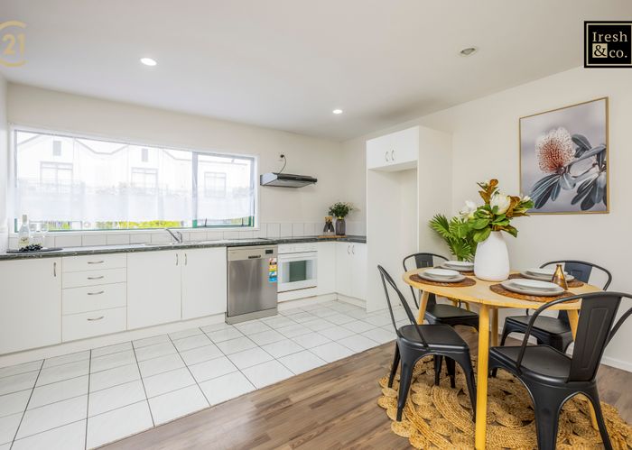  at 2/1 Briar Way, New Lynn, Auckland