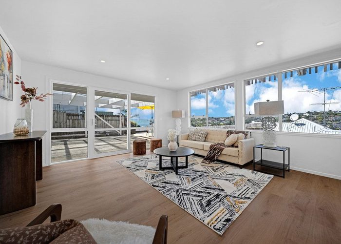  at 9 Colmar Road, Mellons Bay, Manukau City, Auckland