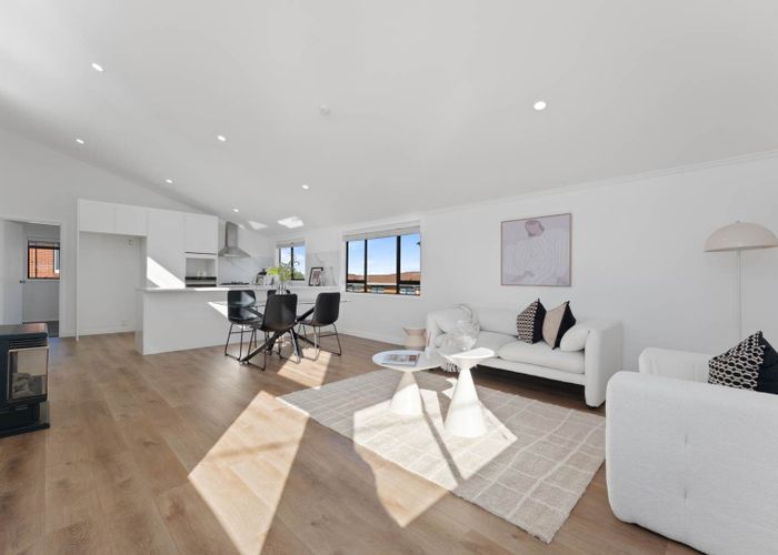  at 85 Pupuke Road, Northcote, North Shore City, Auckland