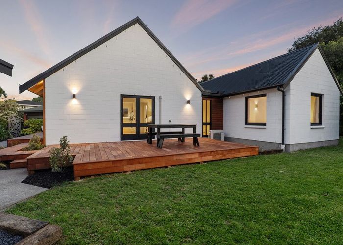  at 10 Esher Place, Saint Martins, Christchurch