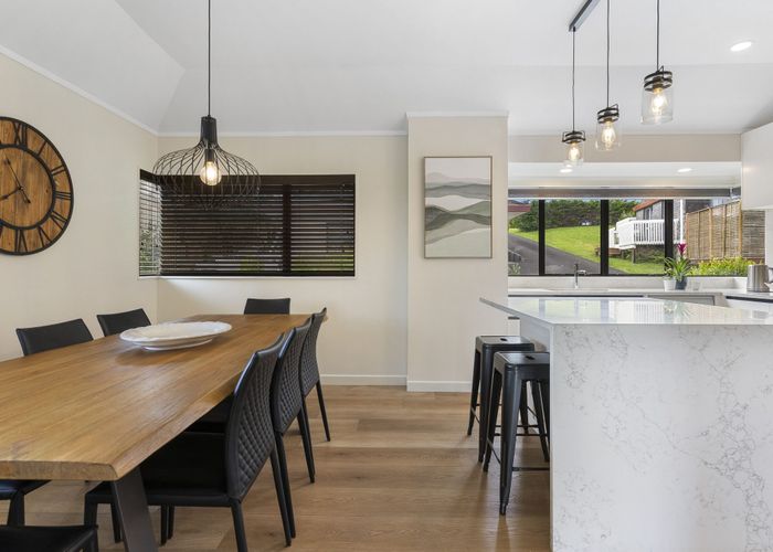  at 1/142 Sunset Road, Unsworth Heights, North Shore City, Auckland