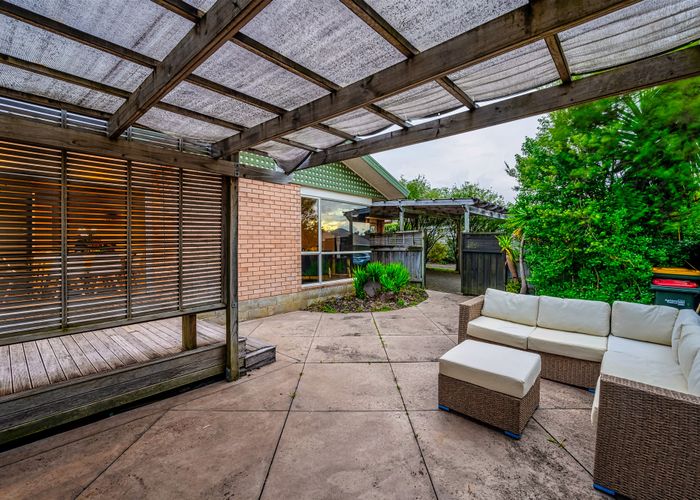  at 2/116 Meadowland Drive, Somerville, Auckland