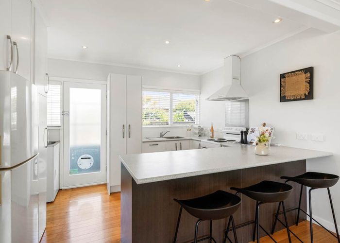  at 1/318 Beach Road, Campbells Bay, Auckland