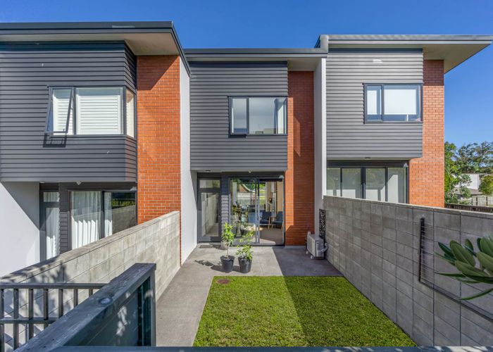  at 2/9 Eastview Rd, Glen Innes, Auckland