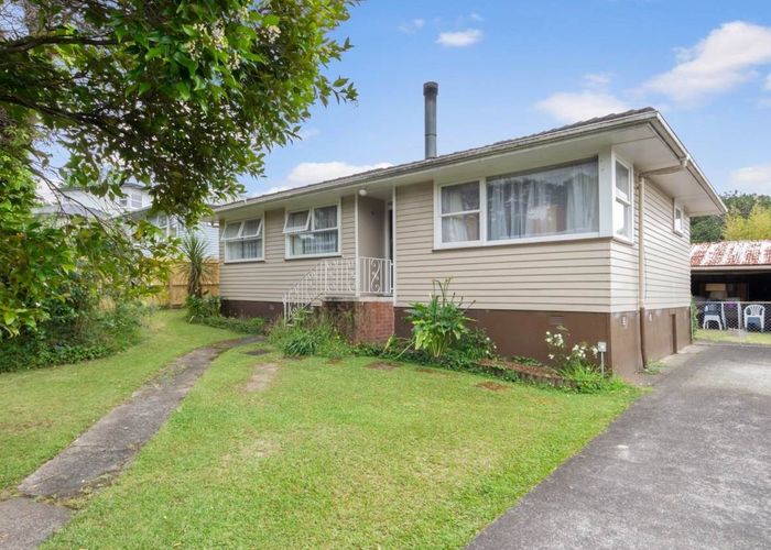  at 51 Castleford Street, Green Bay, Auckland