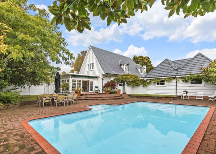 at 305 Fergusson Drive, Heretaunga, Upper Hutt