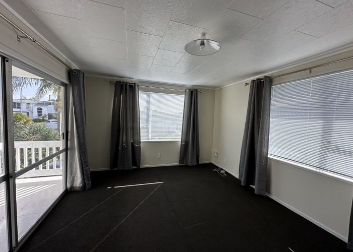  at 76 Rosewarne Cres, Glendene, Waitakere City, Auckland