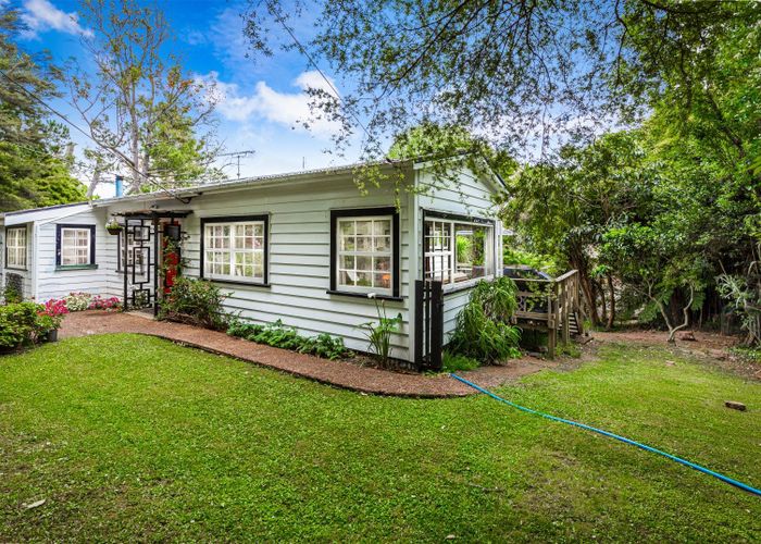  at 26 Woodlands Crescent, Browns Bay, North Shore City, Auckland