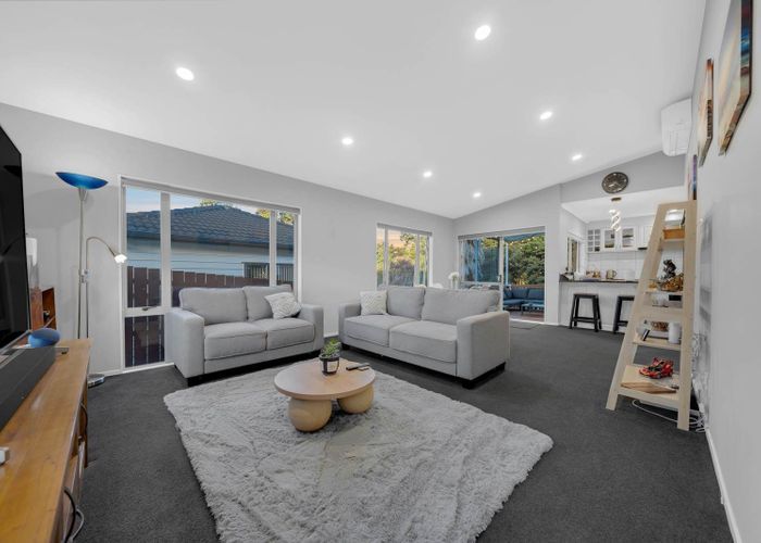  at 33 Bradnor Meadows Drive, Swanson, Waitakere City, Auckland