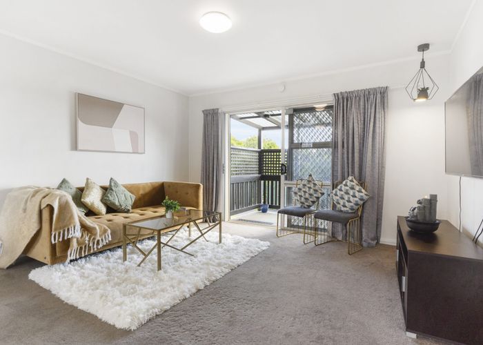  at 2/94 Lynwood Road, New Lynn, Waitakere City, Auckland
