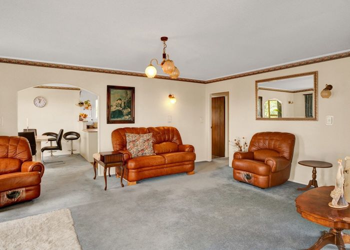  at 14 Poplar Grove, Whalers Gate, New Plymouth
