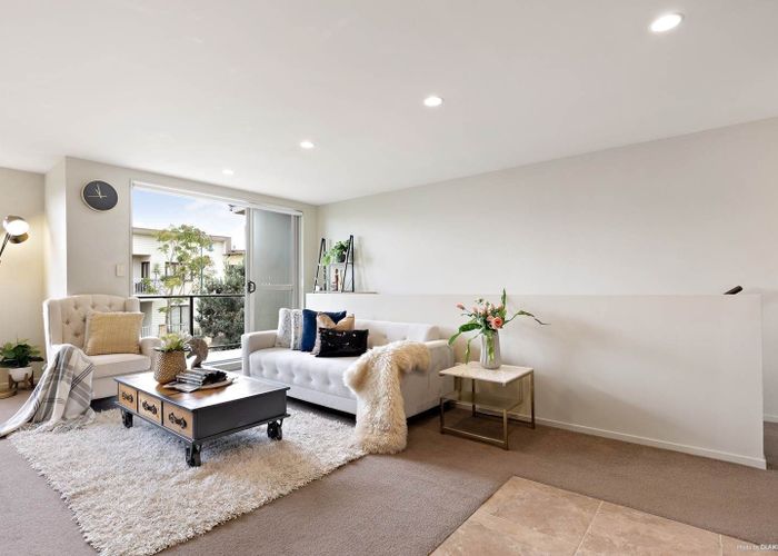  at 4/1 Gracechurch Drive, Flat Bush, Manukau City, Auckland