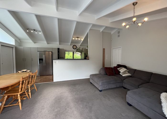  at 8 Paris Place, Birkenhead, North Shore City, Auckland