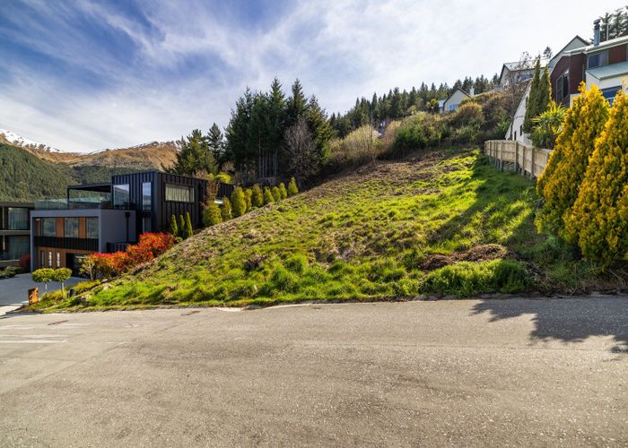  at 8 Manchester Place, Queenstown Hill, Queenstown-Lakes, Otago