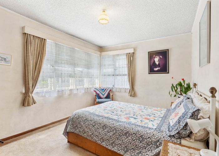  at 5 Tamatea Avenue, Point England, Auckland