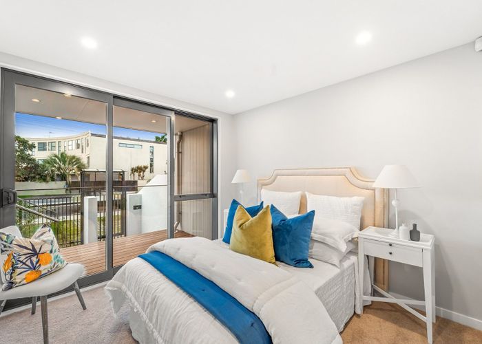  at 5/218 Lake Road, Northcote, Auckland