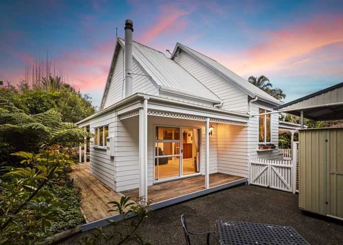  at 4 Kitewaho Road, Swanson, Auckland