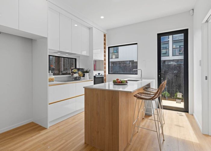 at 10 Bagnall Avenue, Point England, Auckland