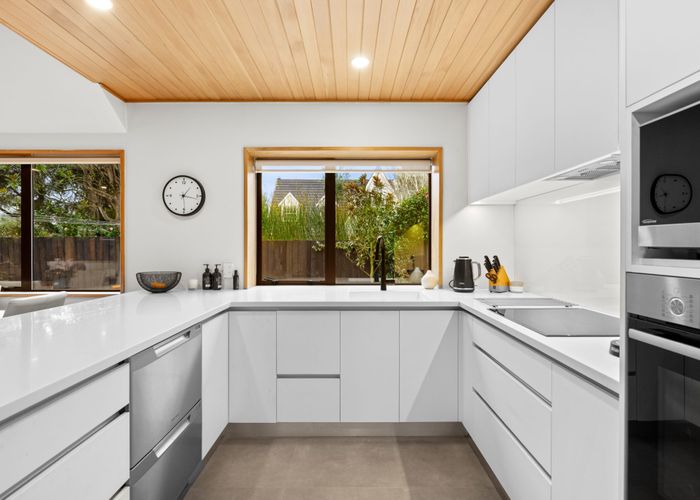  at 2/6 Chepstow Avenue, Fendalton, Christchurch City, Canterbury
