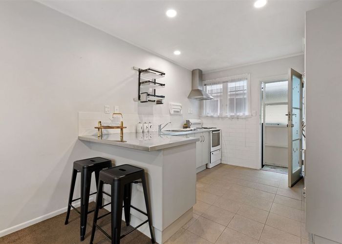  at 2/102 McLeod Road, Te Atatu South, Waitakere City, Auckland